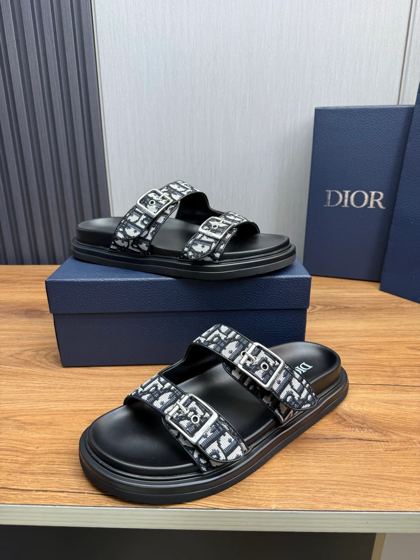 Men's shoes 💰300💰 Dior. Men's slippers 🩴Official website 1:1 production 38-45 yards 45 46 🉑️Customized original material shipped✅